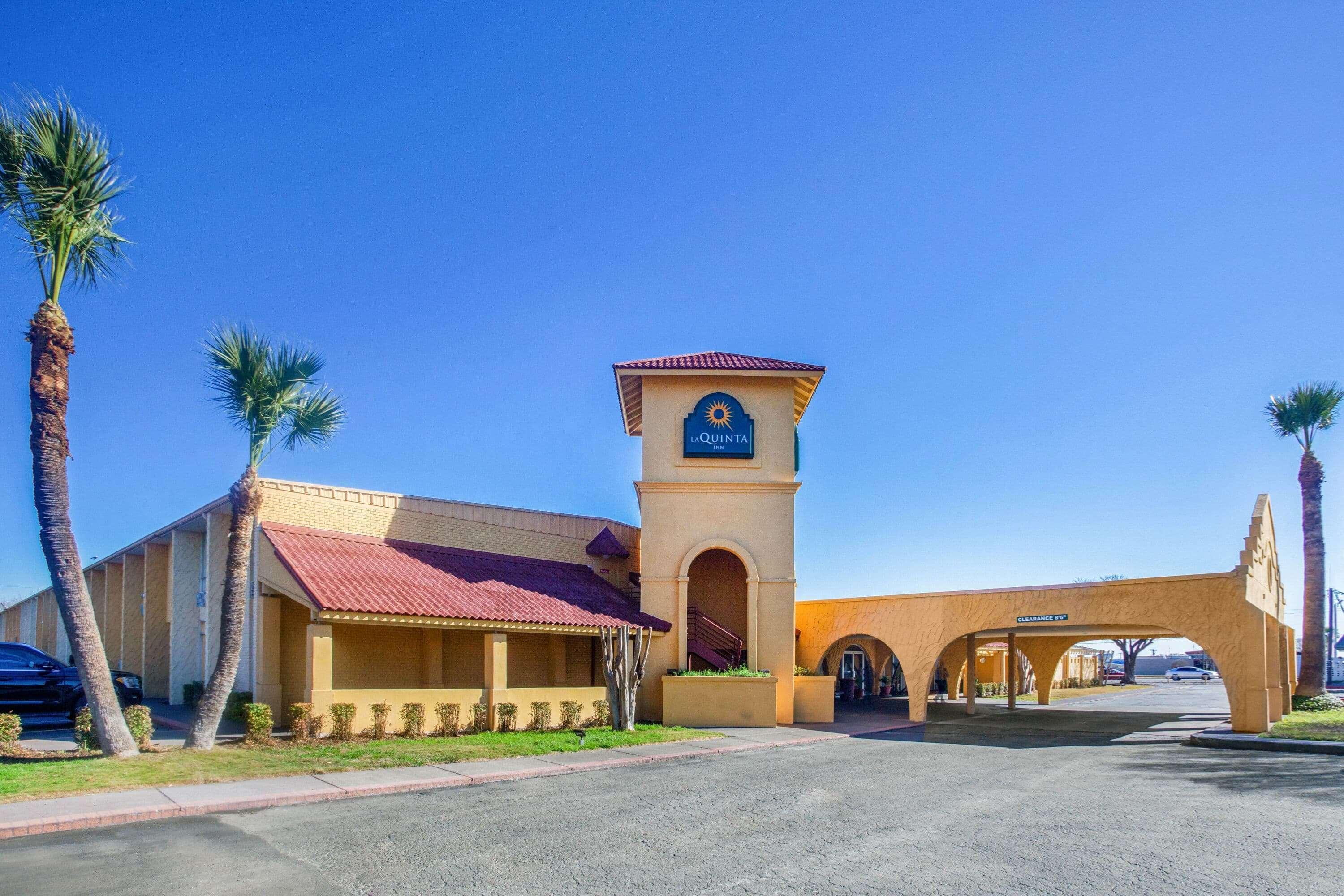 Days Inn By Wyndham Del Rio Exterior photo