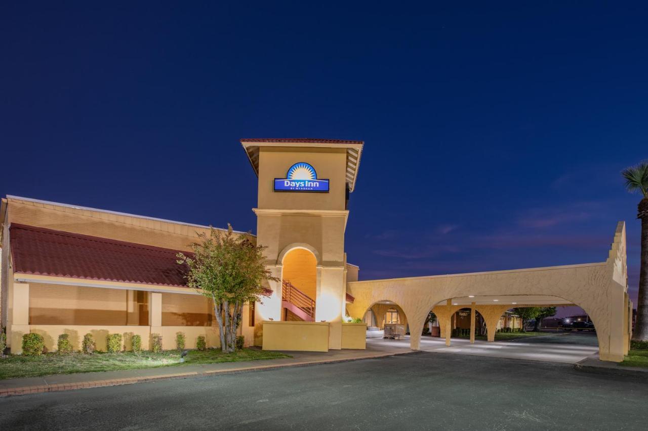 Days Inn By Wyndham Del Rio Exterior photo